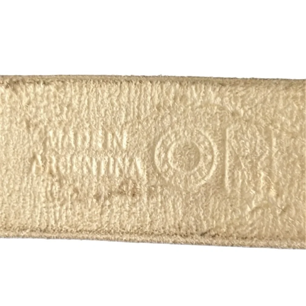 Stick & Ball‎ Corrento Size Large off white leather polo belt. Brass buckle.